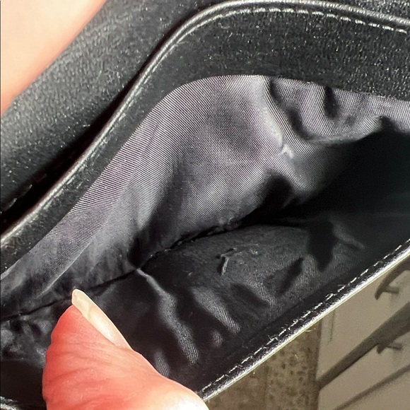 Vintage Gucci Black Leather Wallet with Gold Tone Clasp - Picture 11 of 16